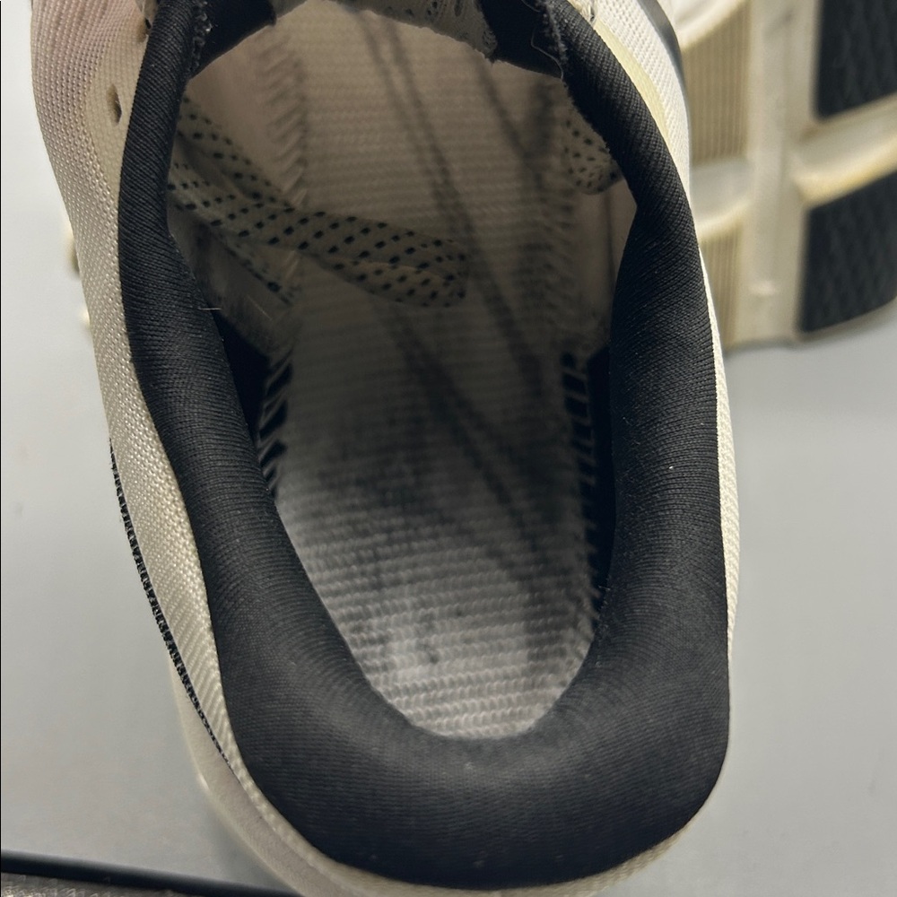 On cloudmonster 2 - image 10